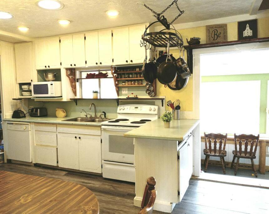 The Goulding Cottage And Farm - 4 Beds, 3 Baths Henrieville Eksteriør bilde