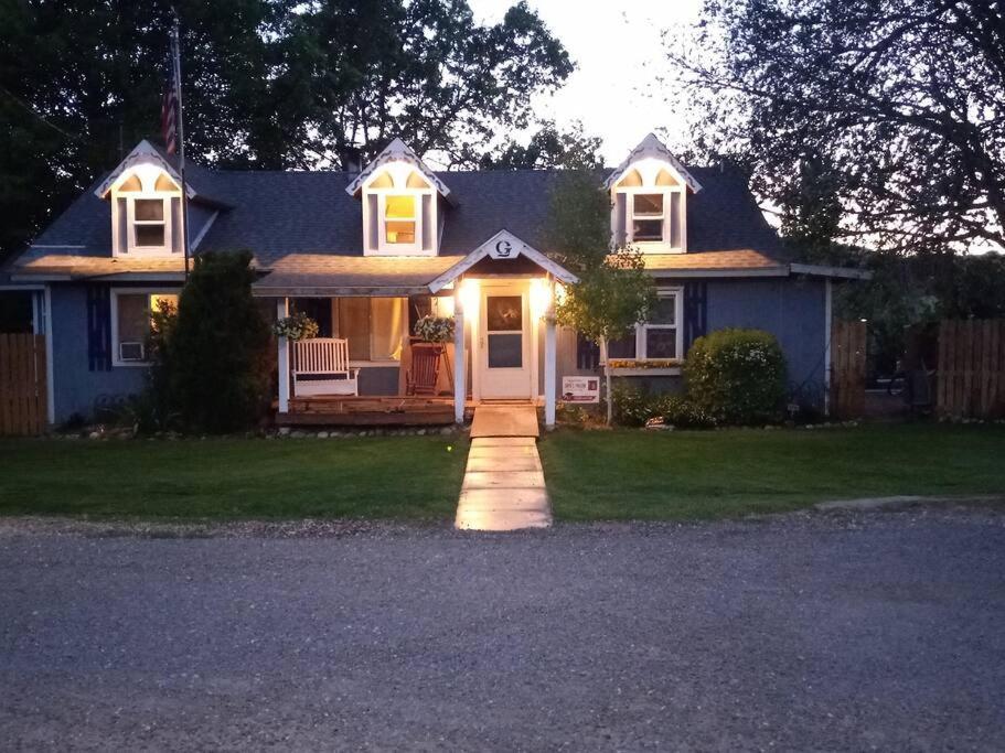 The Goulding Cottage And Farm - 4 Beds, 3 Baths Henrieville Eksteriør bilde